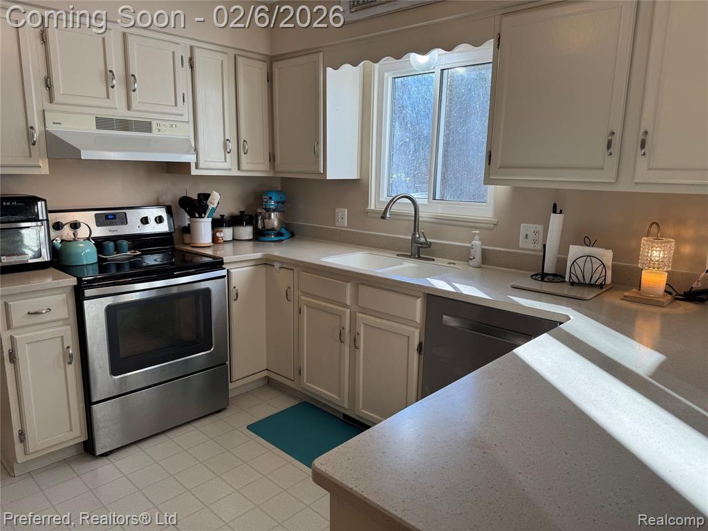 5736 Rothbury Court, Ypsilanti, MI 48197 — Photo 9