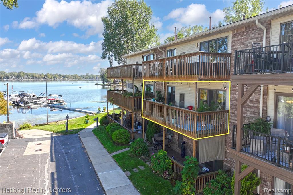 895 S Pontiac Trail, C203, Walled Lake, MI 48390 — front exterior
