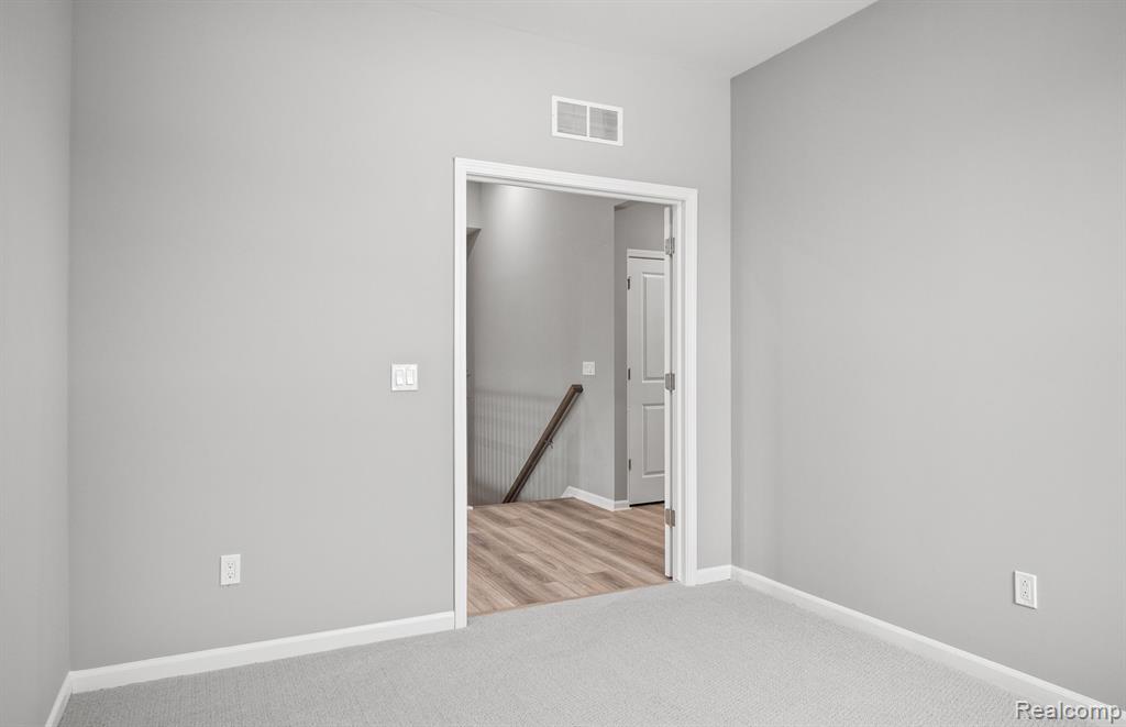 55638 OAK POINTE Drive, Utica, MI 48315 — Photo 14