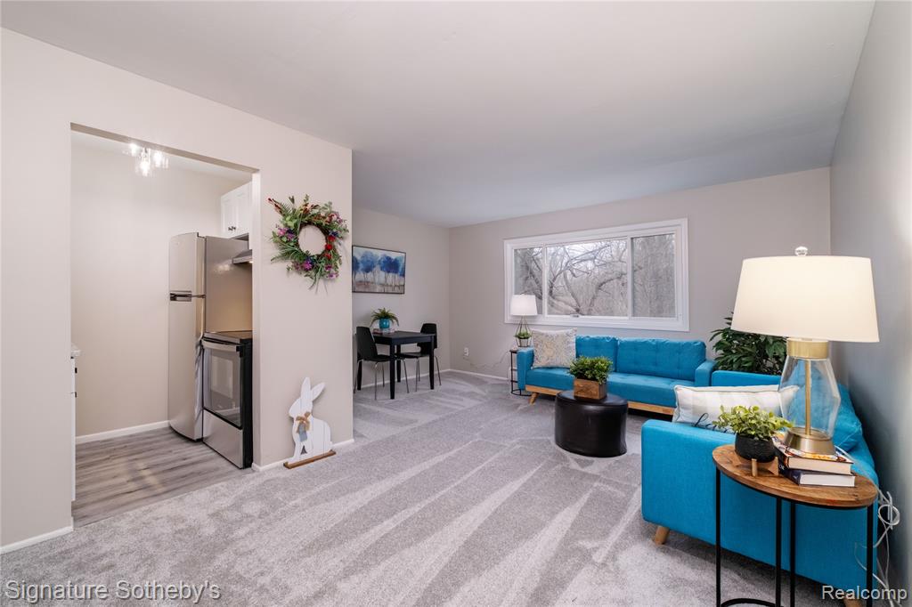 31831 Grand River Avenue, 68, Farmington, MI 48336 — Photo 2