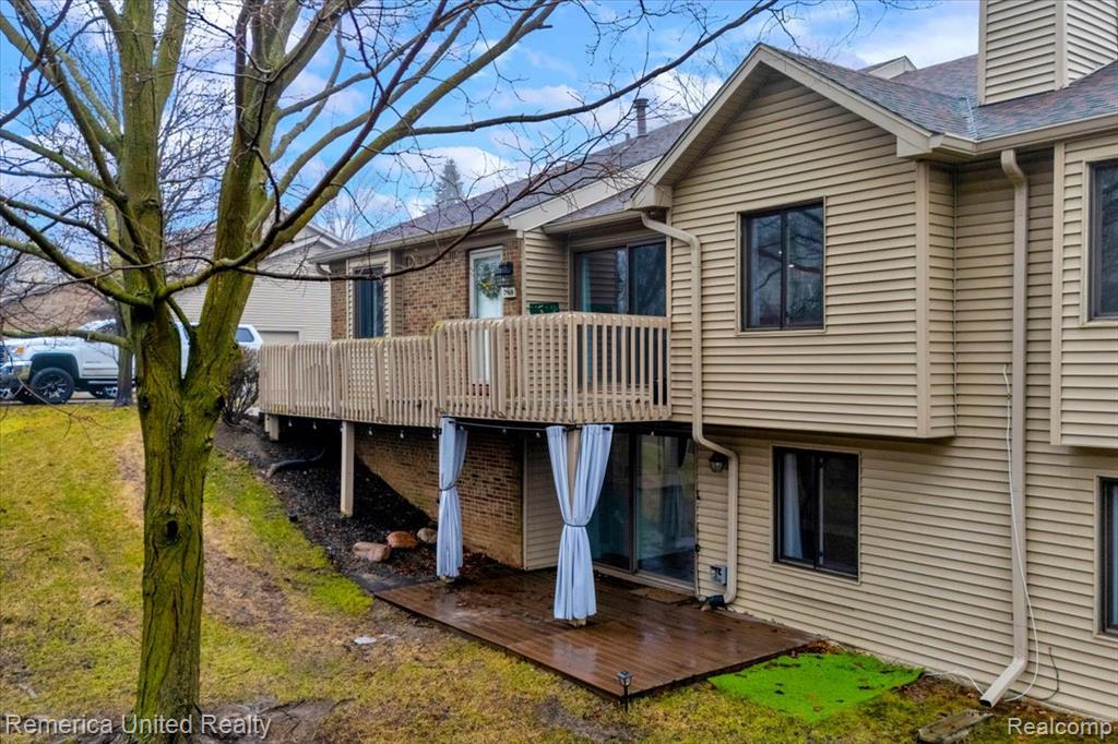 7968 Lawrence, West Bloomfield, MI — Photo 3