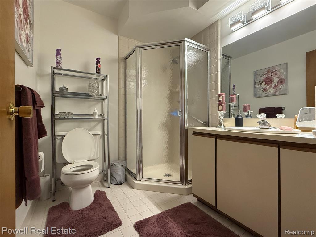 802 Country Club Drive, Saint Clair Shores, MI 48082 — Photo 9