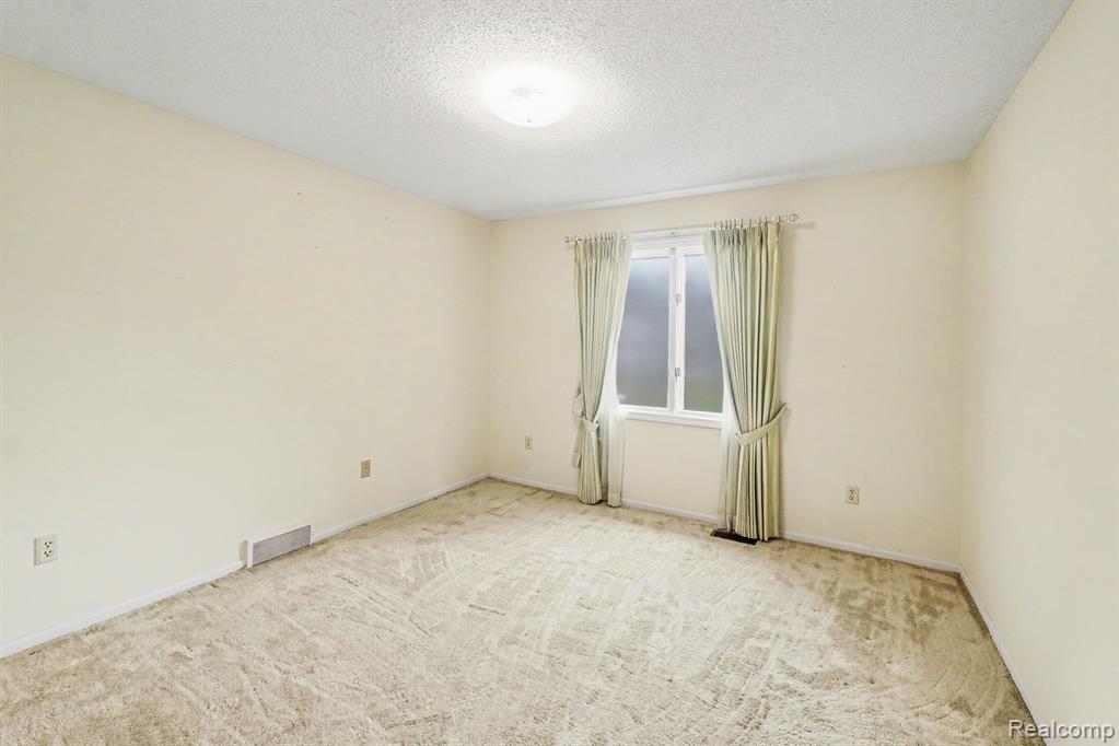 10391 Hills Lane Drive, Goodrich Vlg, MI — Photo 24