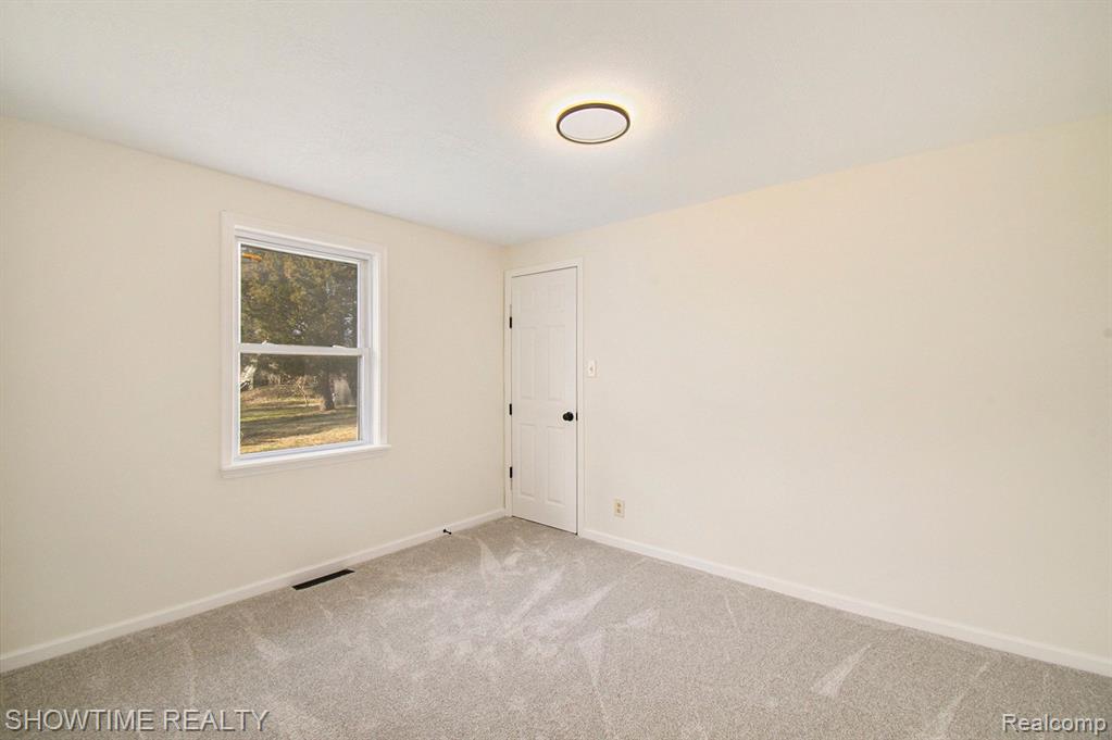 2055 SANDHILL Road, Mason, MI 48854 — Photo 9