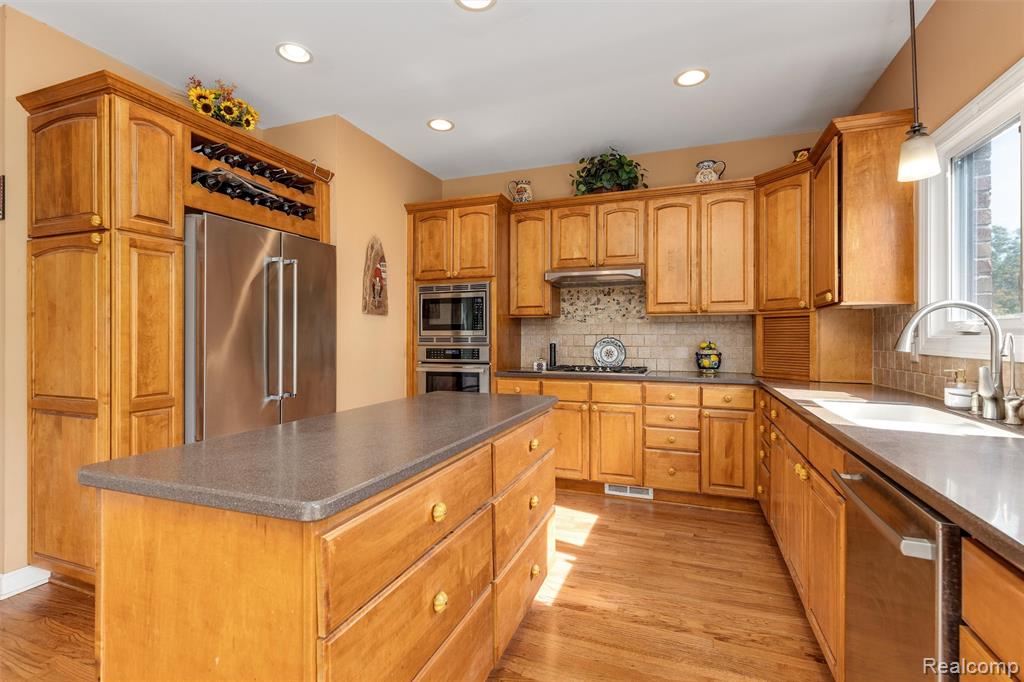 4687 Oakhurst Ridge Road, Clarkston, MI 48348 — Photo 17