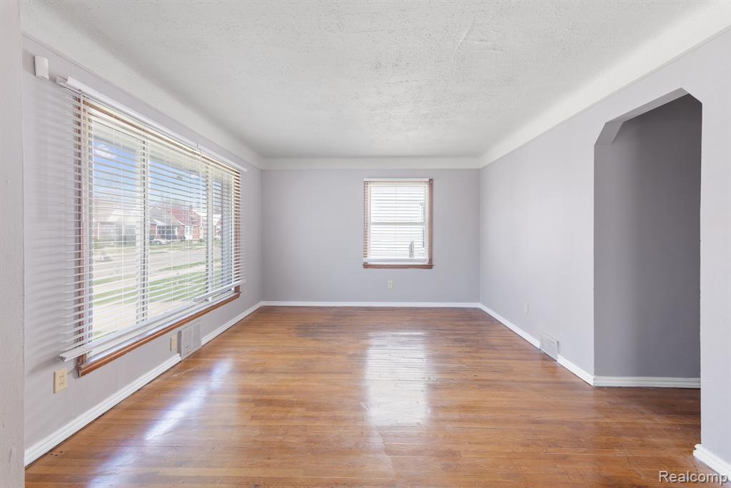 7668 HEYDEN Street, Detroit, MI 48228 — Photo 4