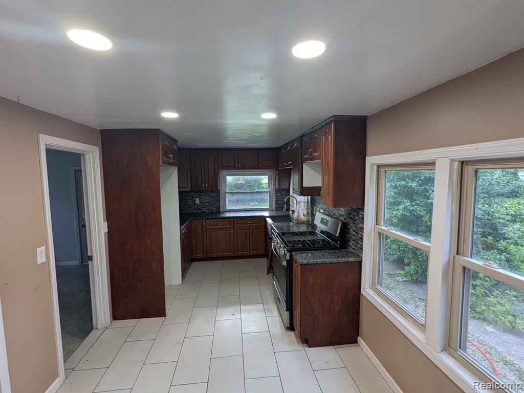 4208 CROISSANT Street, Dearborn Heights, MI 48125 — Photo 7