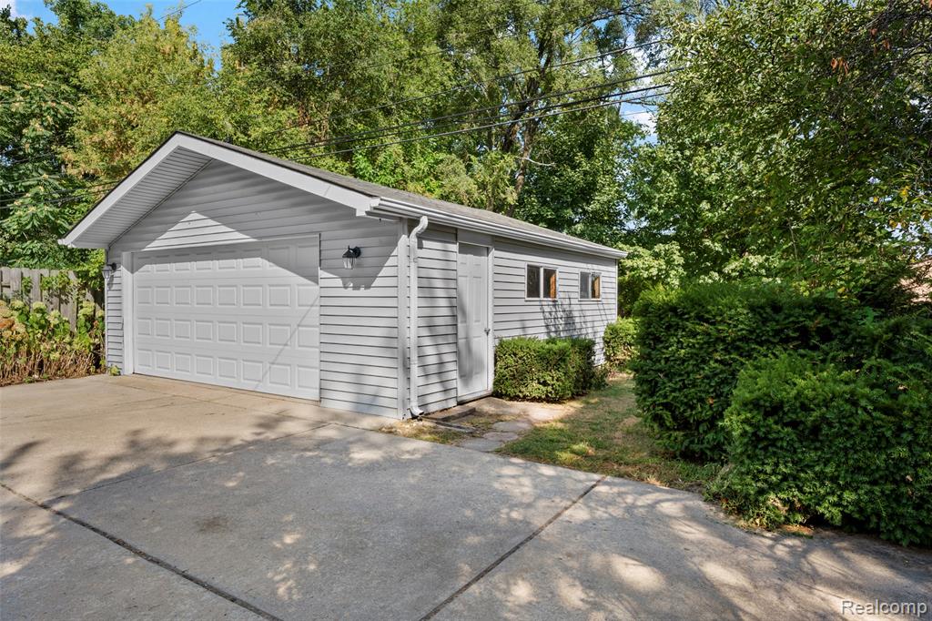 1629 E Elza Avenue, Hazel Park, MI 48030 — Photo 38