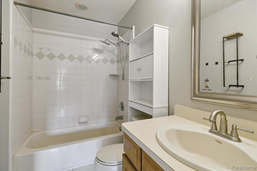 1858 SANDY SHORES Drive, Oxford, MI 48371 — Photo 34