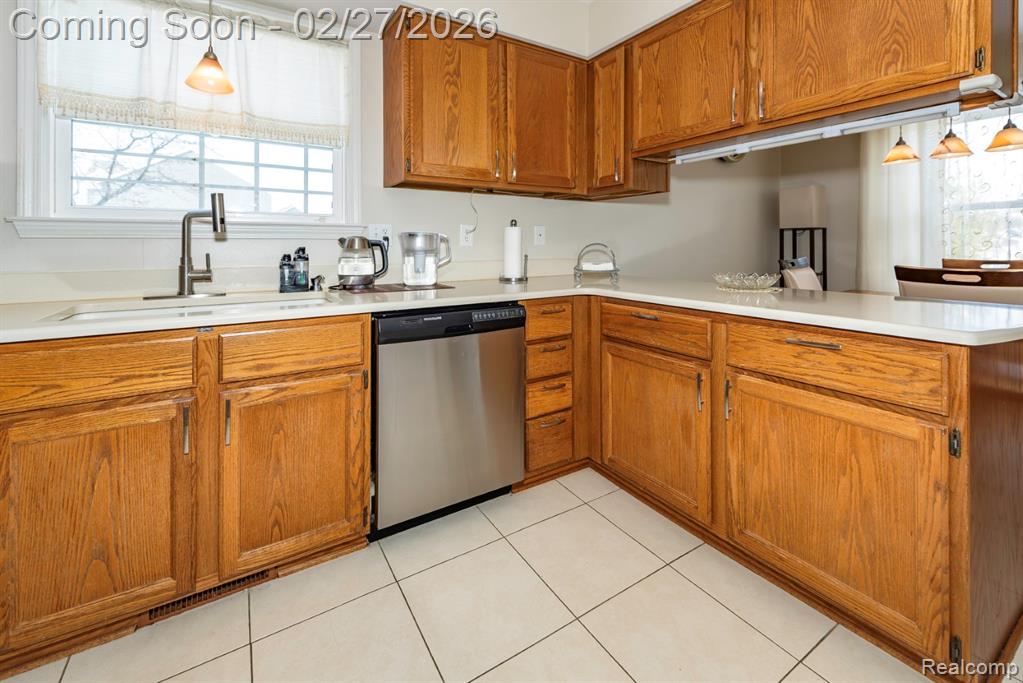 8203 Barrington Drive, Ypsilanti, MI 48198 — Photo 25