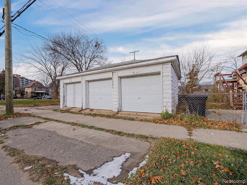 5303 IROQUOIS Street, Detroit, MI 48213 — Photo 20