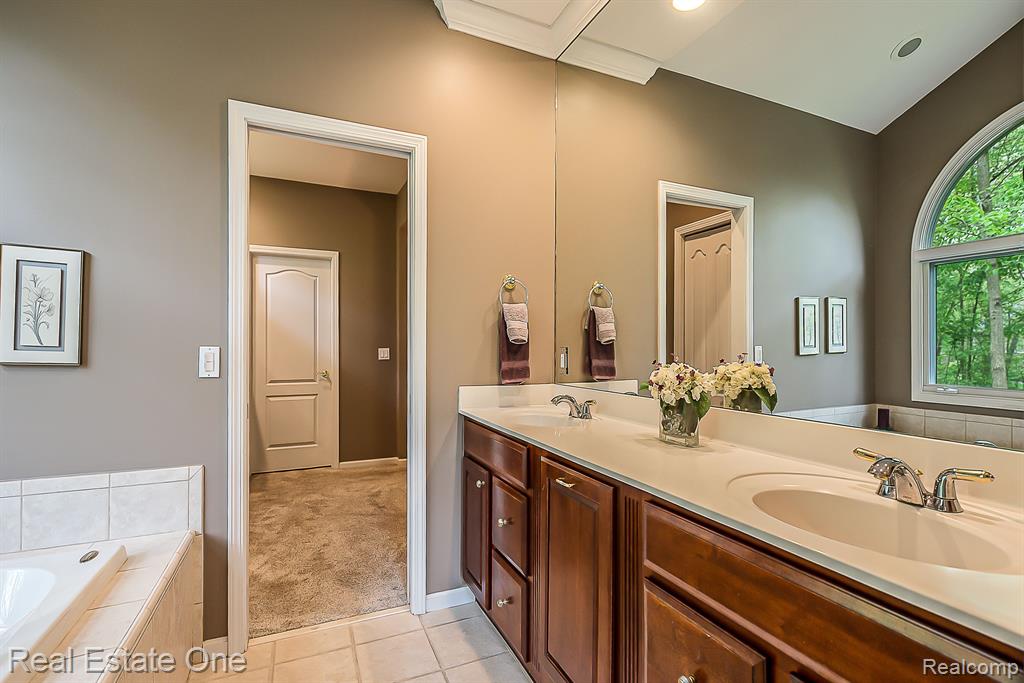 8444 CLIMBING Way, Pinckney, MI 48169 — Photo 39