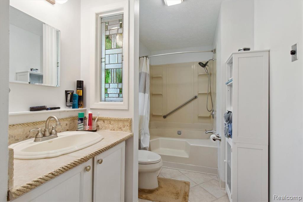 898 ROWLAND Road, Leonard, MI 48367 — Photo 28