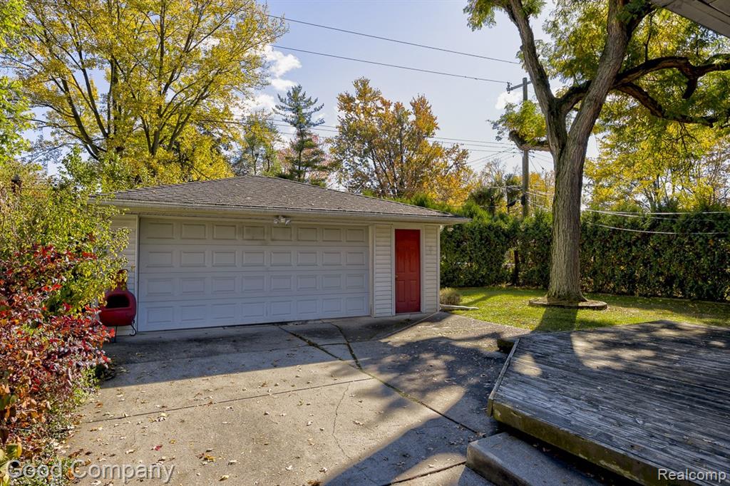 31160 E Rutland Street, Beverly Hills, MI 48025 — Photo 35