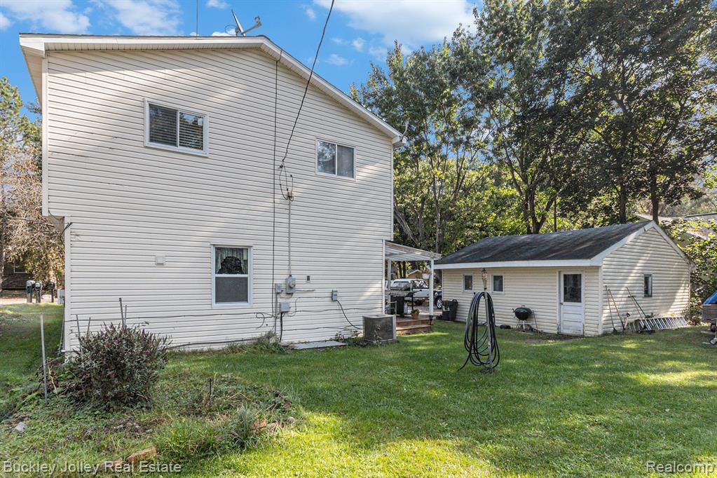 8576 COUNTRY CLUB Drive, Pinckney, MI 48169 — Photo 15