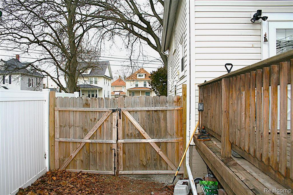 635 Laplaisance Road, Monroe, MI 48161 — Photo 21