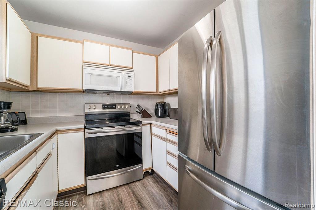 5844 BIG PINE Drive, Ypsilanti, MI 48197 — Photo 11