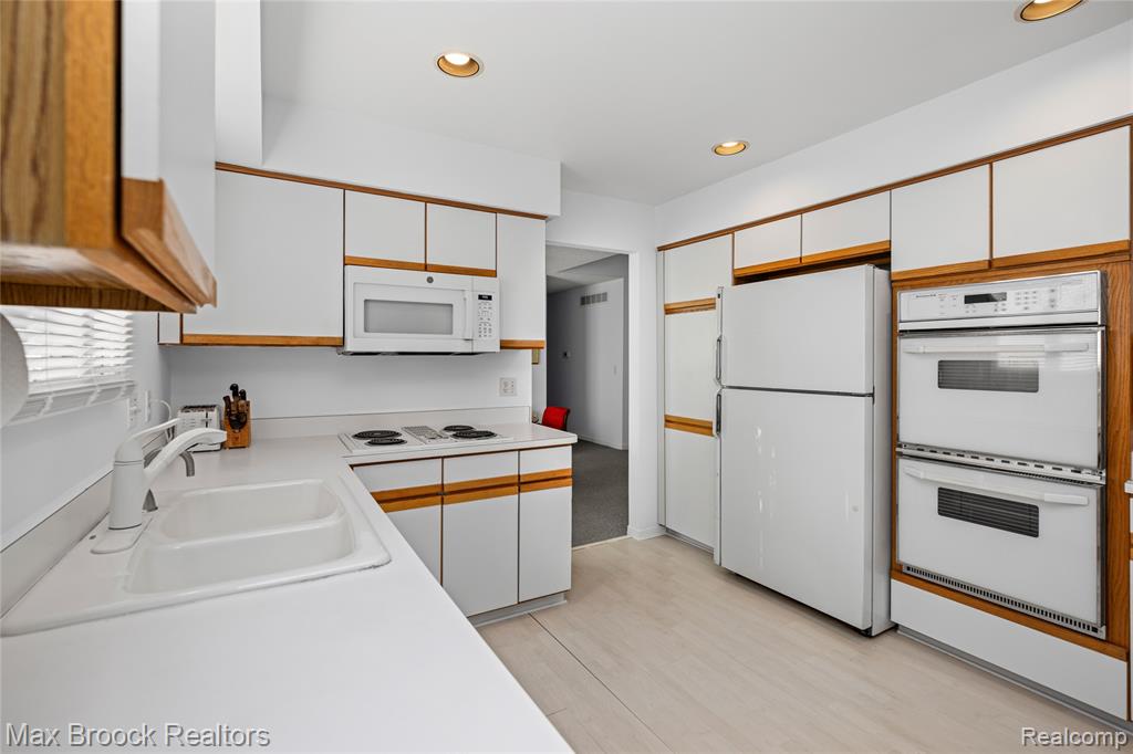 7400 Tall Timbers, West Bloomfield, MI — Photo 12
