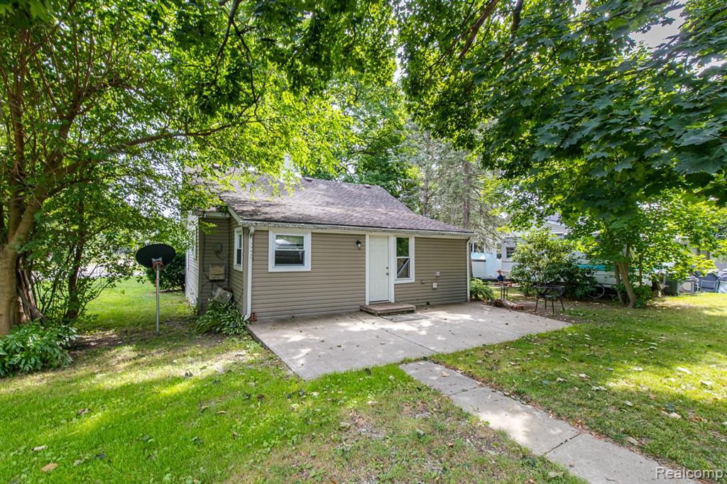 6400 Elmwood Drive, Waterford, MI 48329 — Photo 27