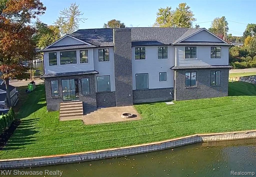 9090 Buckingham Street, White Lake, MI — Photo 2