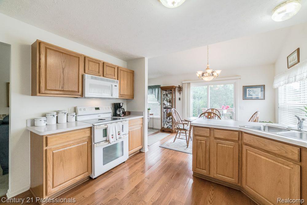 2647 KERRIA Drive, Howell, MI 48855 — Photo 11