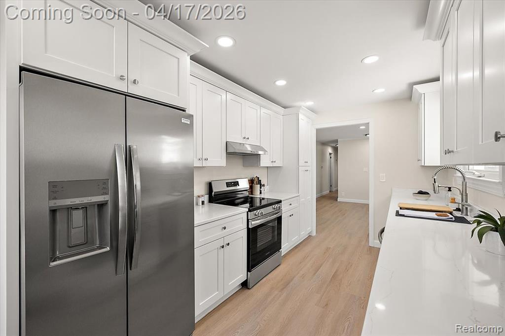 Fully Renovated Eat-In Kitchen