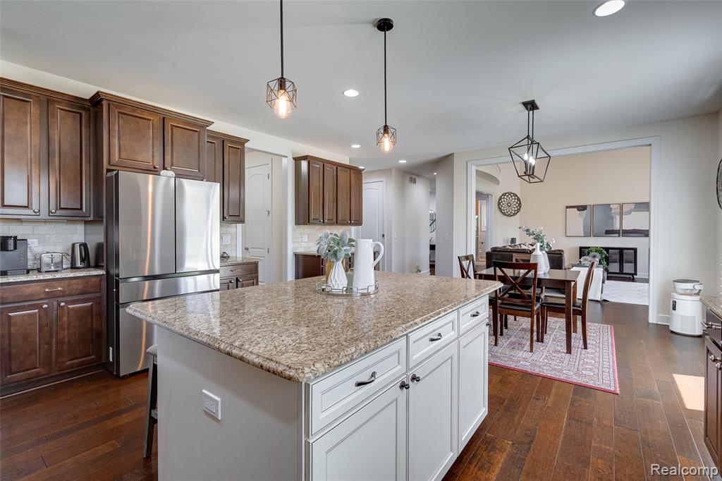 47576 VALENCIA Circle, Novi, MI — Photo 38