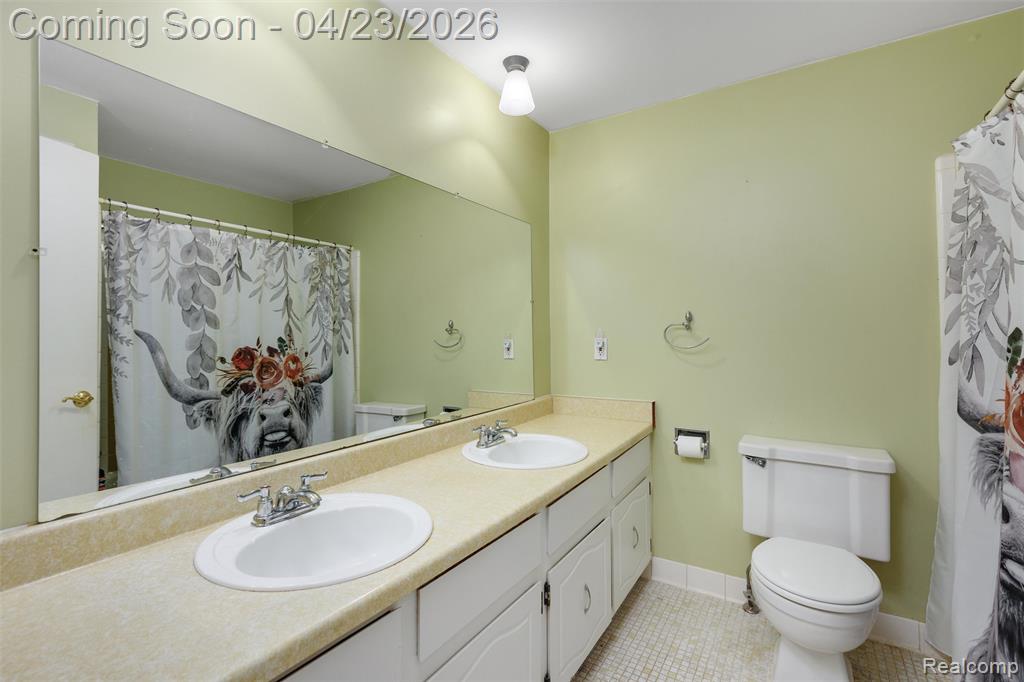 8114 Clay Court, Sterling Heights, MI 48313 — Photo 25