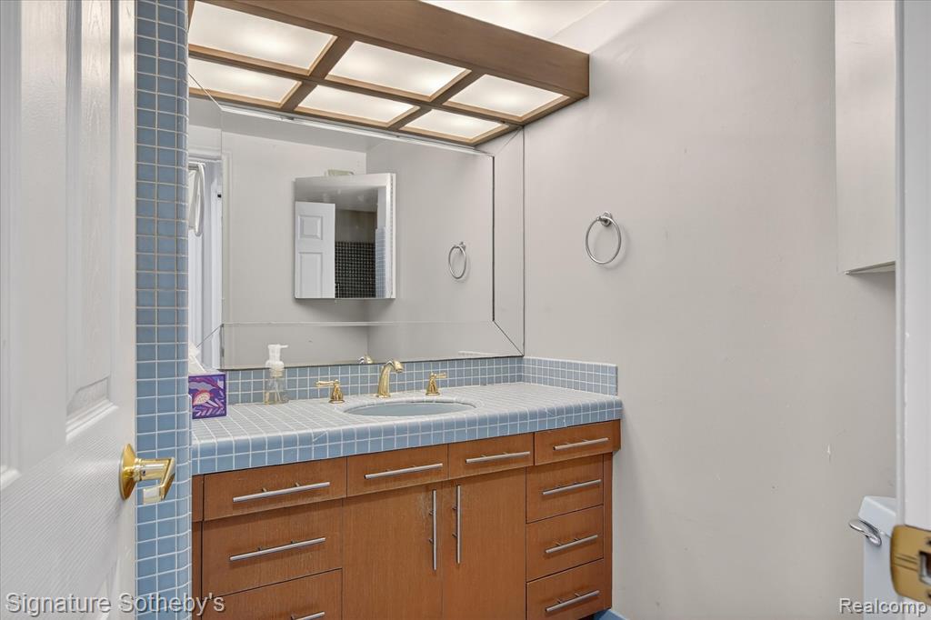 7107 Pebble Park Drive, 163, West Bloomfield, MI — Photo 38