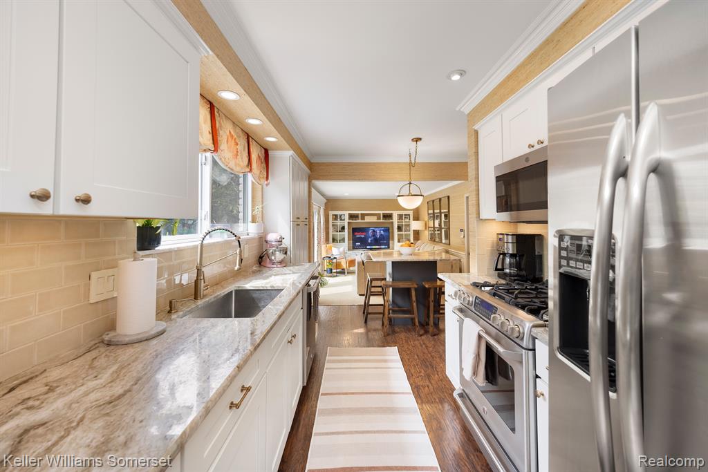 839 COOK Road, Grosse Pointe Woods, MI 48236 — Photo 11