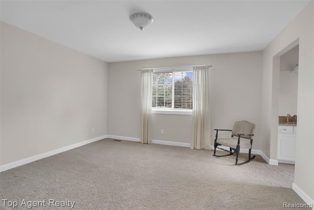 6369 Peach Tree Court, Rochester Hills, MI 48306 — Photo 34