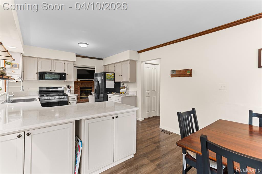 6374 Rickett Road, Brighton, MI 48116 — Photo 9