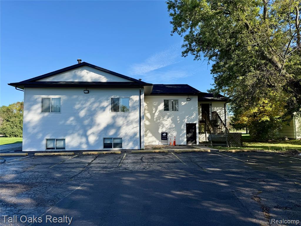 5046 DAVISON Road, Burton, MI 48509 — Photo 5