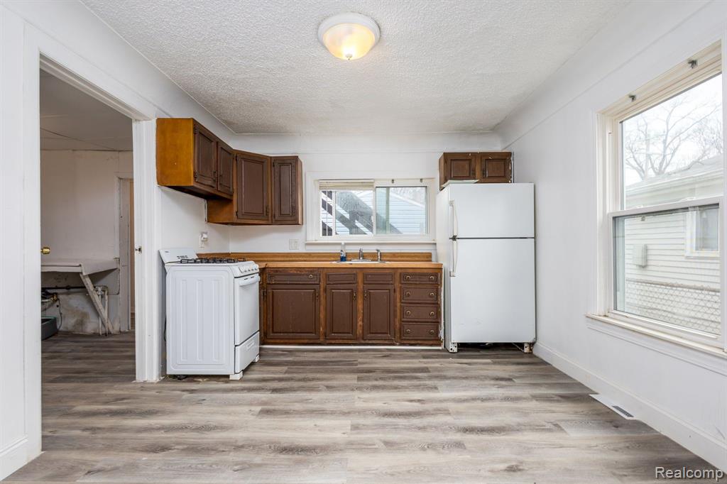 7881 NIGHTINGALE Street, Dearborn Heights, MI 48127 — Photo 5
