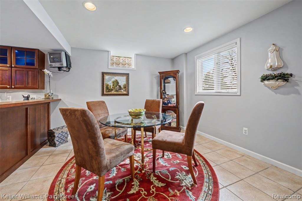 247 Glenmoor Drive S, Rochester, MI 48307 — Photo 46