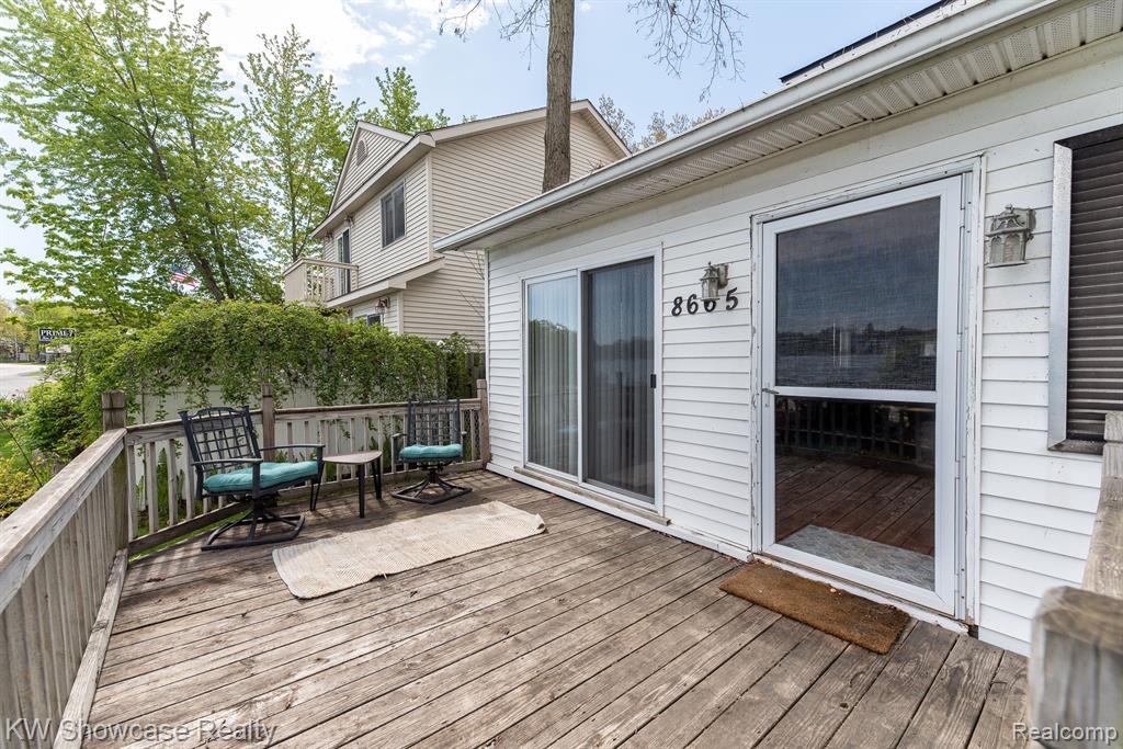 8665 Cooley Lake Road, White Lake, MI 48382 — Photo 31