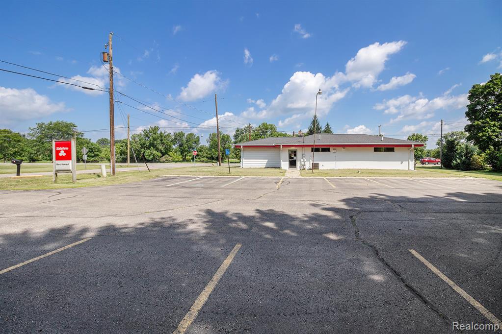 5204 Davison Road, Burton, MI 48509 — Photo 2