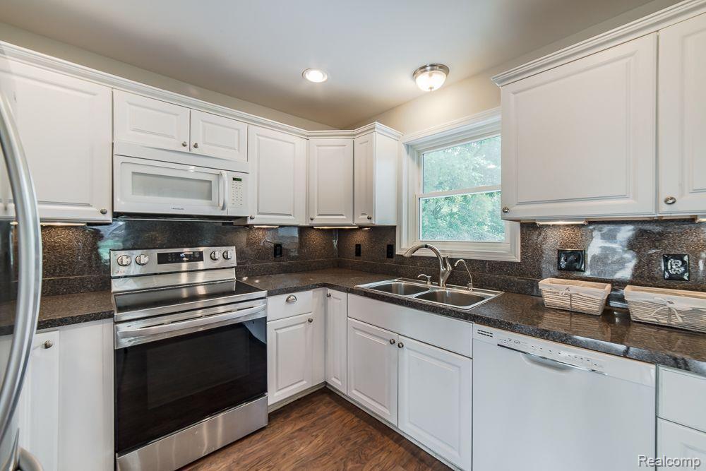 335 N CHURCH Street, Ortonville, MI 48462 — Photo 11