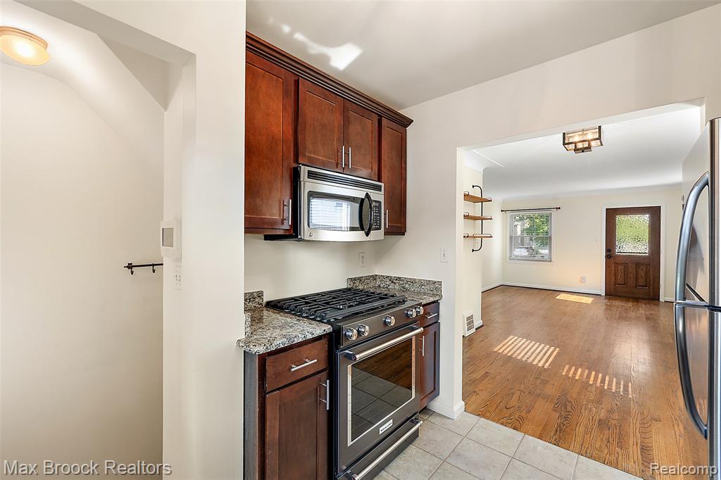 929 Cambridge Road, Berkley, MI 48072 — Photo 4