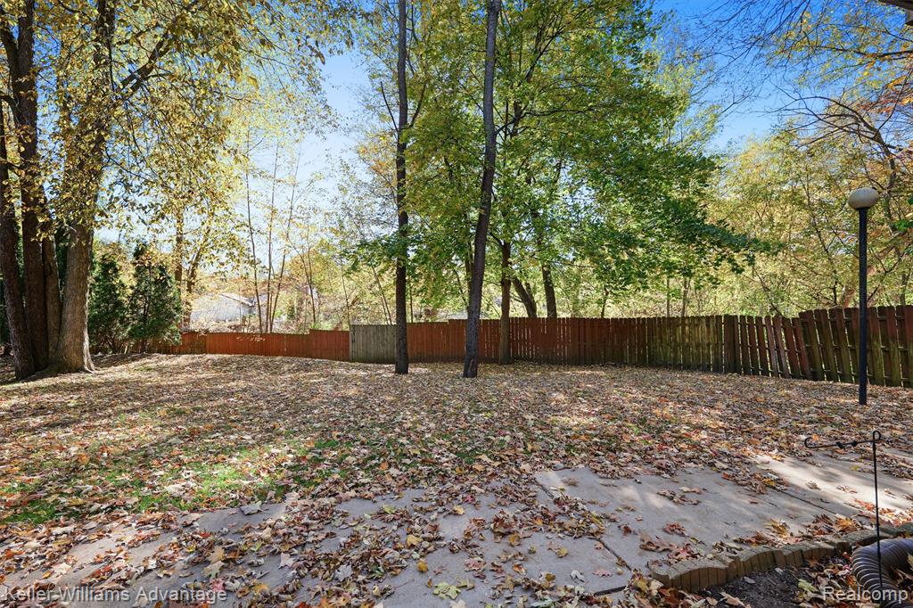 867 Saybrook Drive, Waterford, MI 48327 — Photo 22