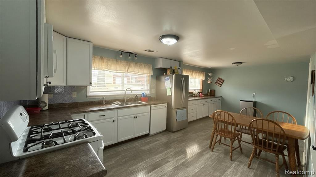 31866 Lynne Drive, Rockwood, MI — Photo 3