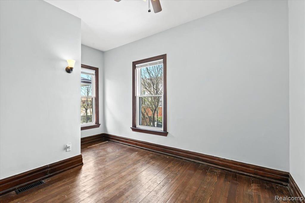 50 TAYLOR Street, Detroit, MI 48202 — Photo 28