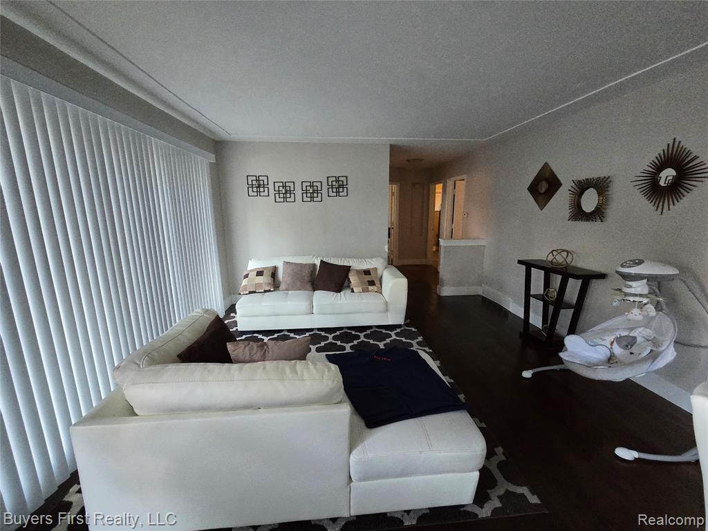 21741 Church Street, Oak Park, MI 48237 — Photo 3