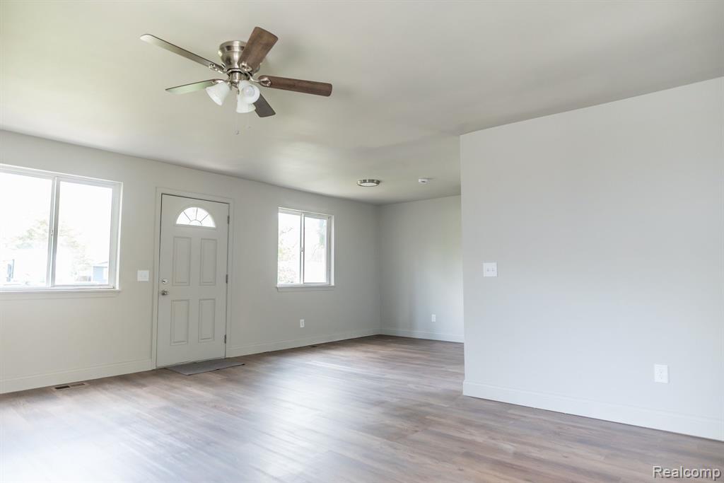 9114 ISLAND Drive, Clay, MI 48001 — Photo 17