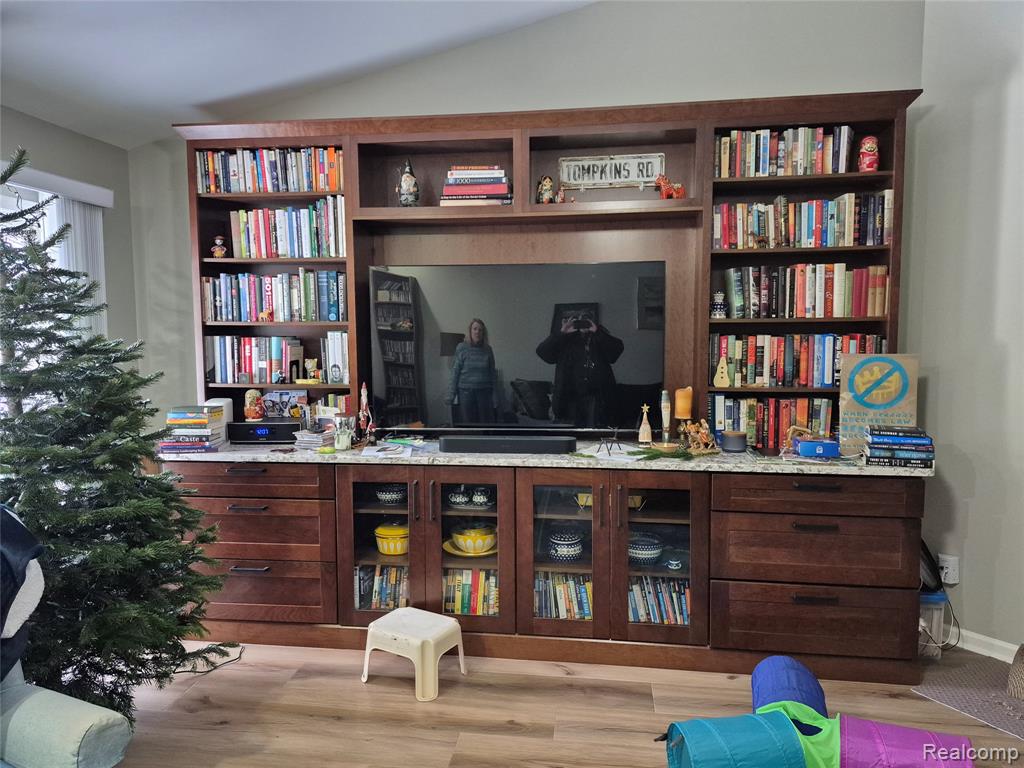 1852 N Kenwyck Drive, Ypsilanti, MI 48198 — Photo 3