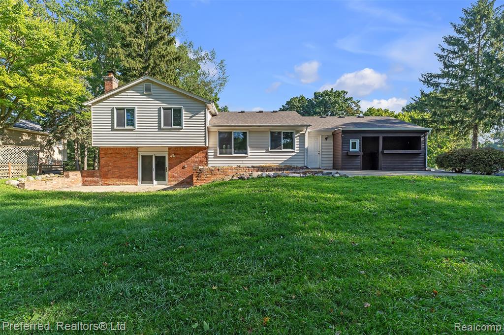 9366 Wild Oaks Circle, South Lyon, MI 48178 — Photo 40