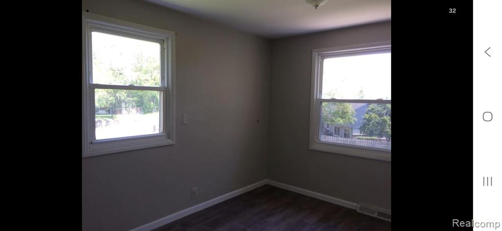 1040 OREGON Boulevard, Waterford, MI 48327 — Photo 6