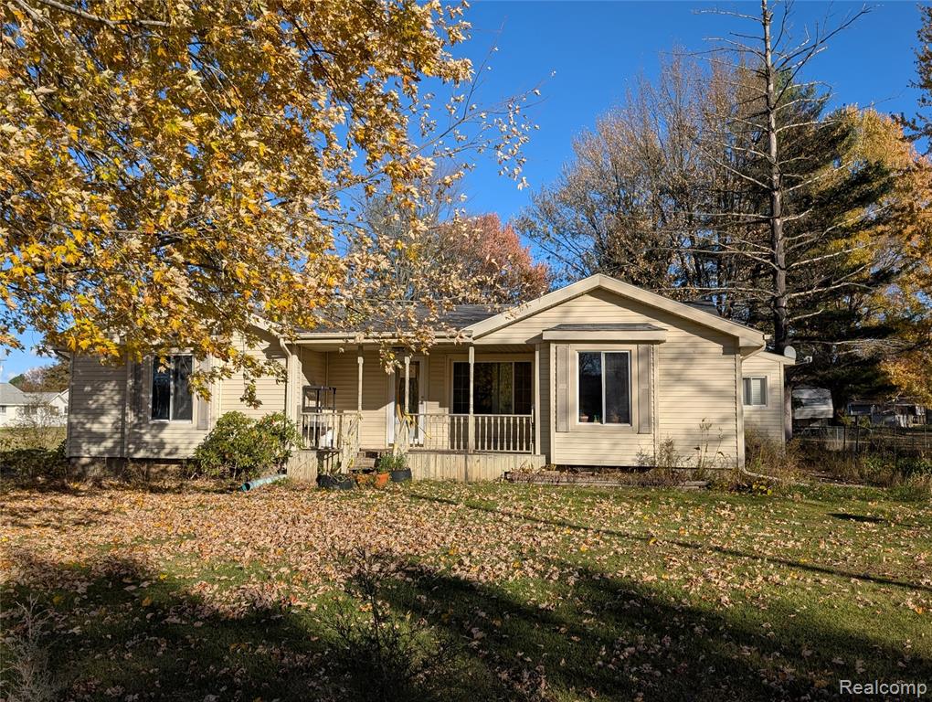 805 Oak Street, Lennon Vlg, MI 48449 — front exterior