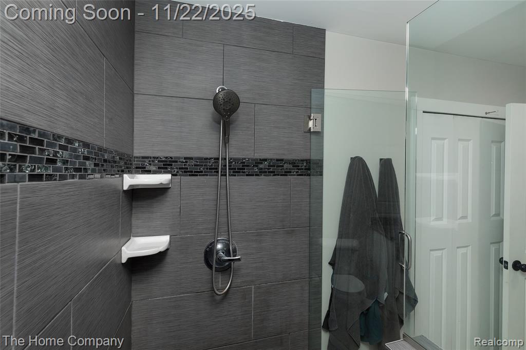 1226 E Bernhard Avenue, Hazel Park, MI 48030 — Photo 25