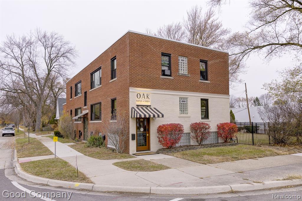 8750 W 9 Mile Road, Oak Park, MI 48237 — front exterior
